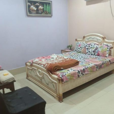 Palm Valley Hotel Sukkur Dış mekan fotoğraf