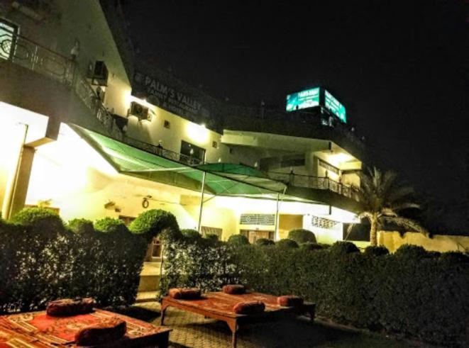 Palm Valley Hotel Sukkur Dış mekan fotoğraf